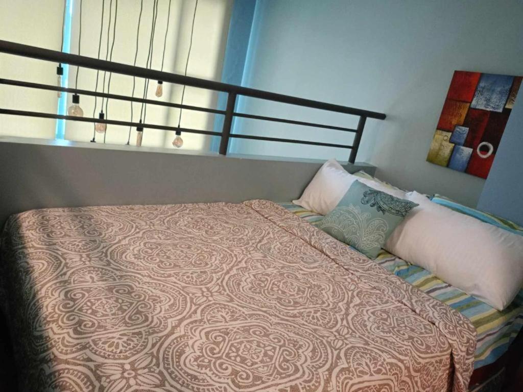 Loft condo beside Shangri-La Fort Manila Exterior foto