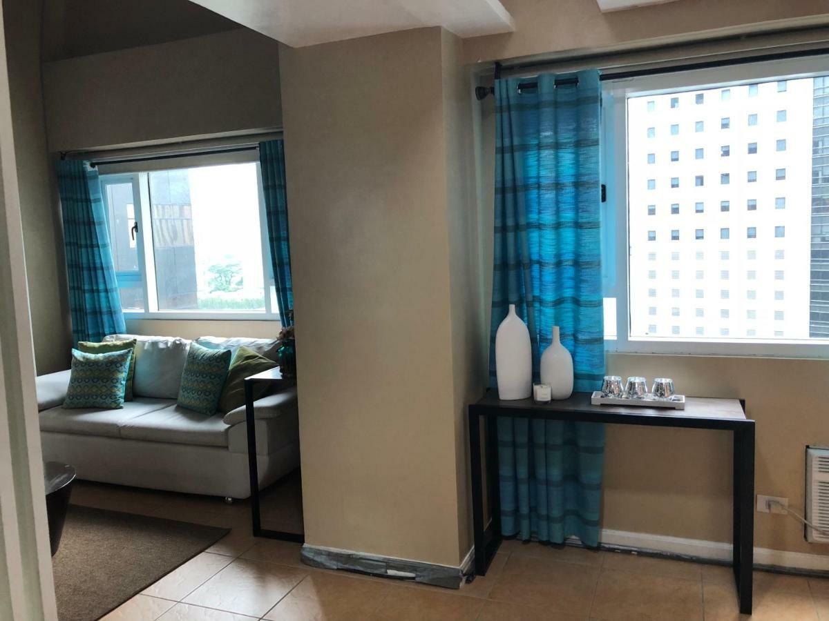 Loft condo beside Shangri-La Fort Manila Exterior foto